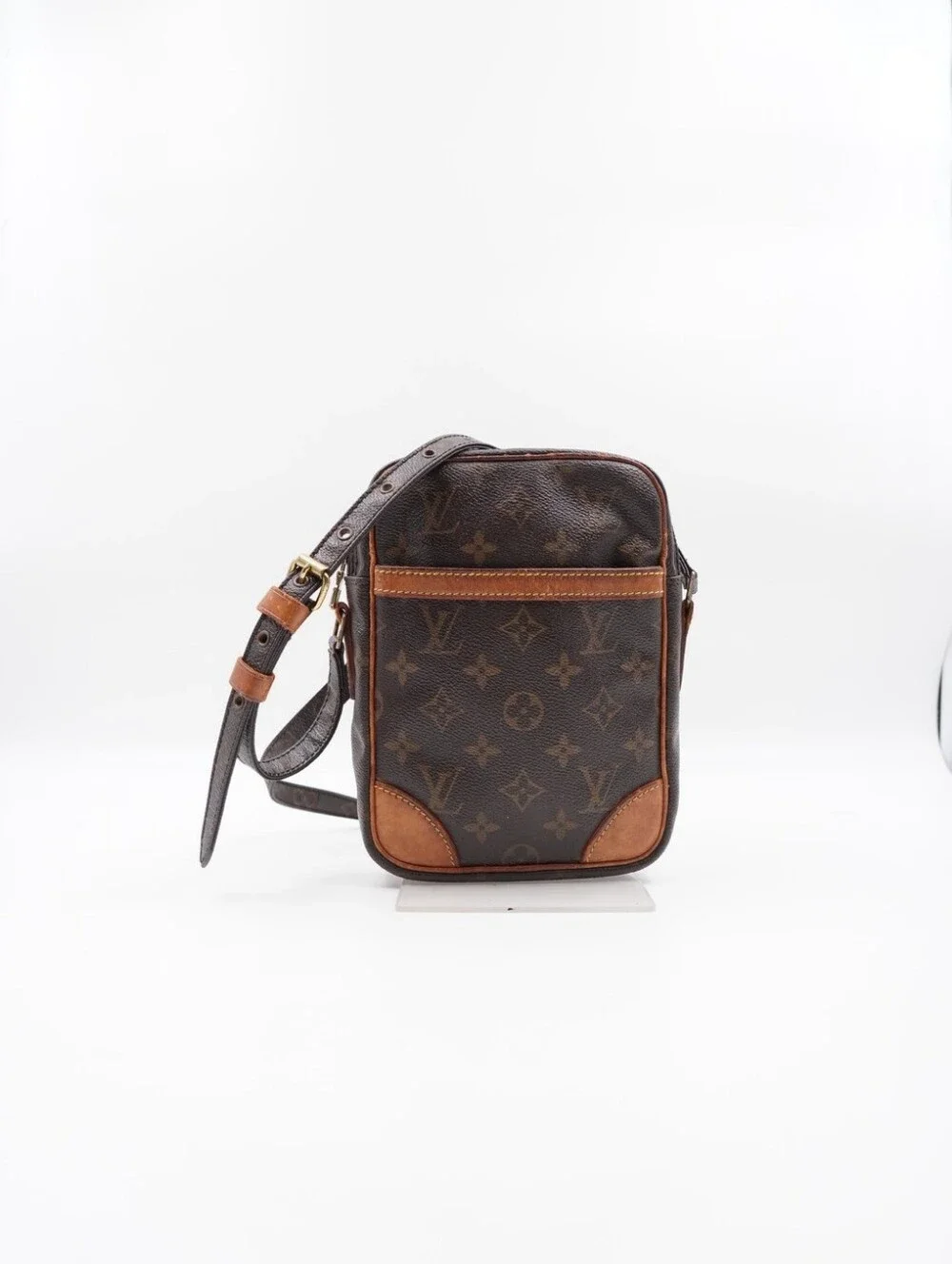 CO14 💟 Louis Vuitton Danube